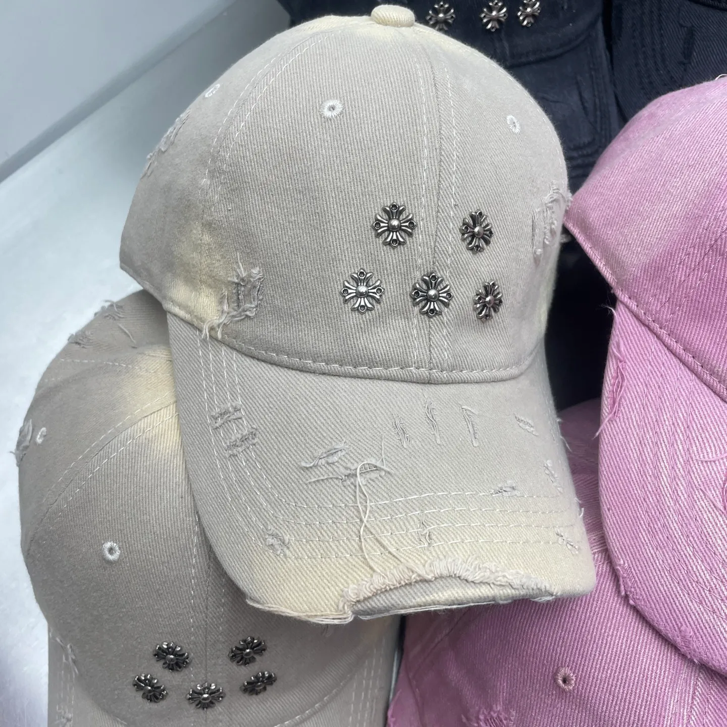 Crowe heart-breaking single hole baseball cap